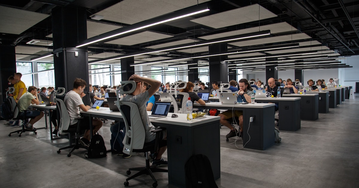 Studi Kasus: Bagaimana PT Maju Jaya Menghemat 6 Bulan dalam Pengurusan Izin AMDAL